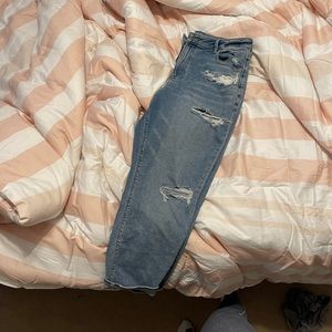 NEVER WORN- American Eagle Mom Jeans